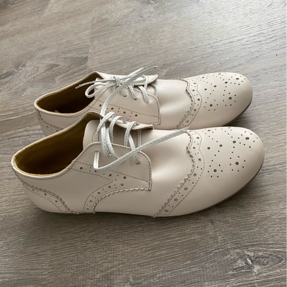 ♡ NWOT Ivory Lace Up Oxford Women Shoes ♡ - Picture 5 of 9